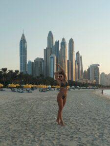 10 TIPS TO KEEP YOUR WEIGHT ON HOLIDAY